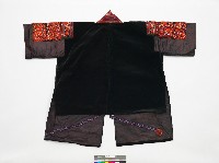 中國施洞苗族黑底交襟盛裝服飾藏品圖，第2張
