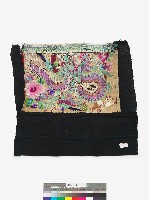 中國臺江苗族紅底彩色刺繡繡片藏品圖，第2張