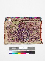 中國臺江苗族紅底紫紅色刺繡繡片藏品圖，第2張