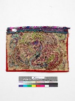 中國臺江苗族紅底紫紅色刺繡繡片藏品圖，第2張