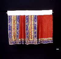 絲緞提花紫色繡花馬面裙藏品圖，第1張