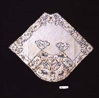 吉祥繡扇形老年婦女肚兜藏品圖，第1張