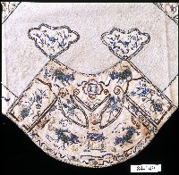 吉祥繡扇形老年婦女肚兜藏品圖，第2張