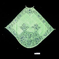 吉祥繡淺綠色扇形肚兜藏品圖，第1張