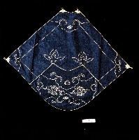 美濃客家吉祥繡扇形肚兜藏品圖，第1張