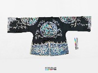 黑底龍紋短擺戲服藏品圖，第2張