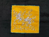 黑色黃框長擺戲服藏品圖，第3張