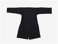 黑色素面中間開襟戲服藏品圖，第1張