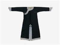 黑色灰領素面長擺戲服藏品圖，第1張