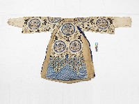 乳白色戲服藏品圖，第2張