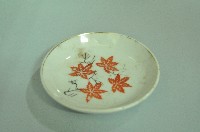 金口白地印花彩繪楓葉紋瓷碟藏品圖，第1張