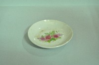 白地印花彩繪折枝玫瑰紋瓷碟藏品圖，第1張