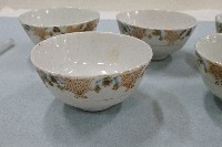 釉上彩印紋花卉紋瓷碗(多組)藏品圖，第3張