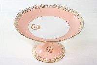 金邊花口粉彩府徽章款高腳盤藏品圖，第1張