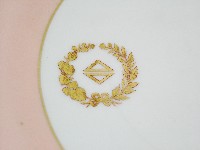 金邊花口粉彩府徽章款高腳盤藏品圖，第2張