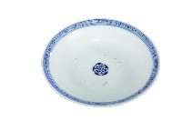 青花纏枝花卉開光山水花輪花紋碗藏品圖，第1張