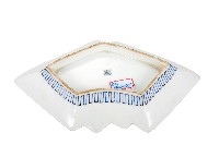 青花山水樓閣襷紋雙結型皿藏品圖，第2張