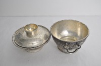 總督府徽紋雙繫環帶蓋銀碗三套組藏品圖，第3張