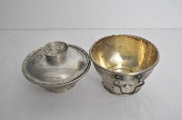 總督府徽紋雙繫環帶蓋銀碗三套組藏品圖，第3張