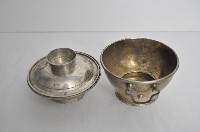 總督府徽紋雙繫環帶蓋銀碗三套組藏品圖，第3張