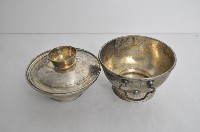 總督府徽紋雙繫環帶蓋銀碗三套組藏品圖，第3張