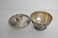 總督府徽紋雙繫環帶蓋銀碗三套組藏品圖，第3張