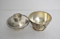 總督府徽紋雙繫環帶蓋銀碗三套組藏品圖，第3張