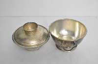 總督府徽紋雙繫環帶蓋銀碗三套組藏品圖，第3張