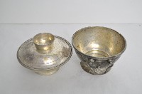 總督府徽紋雙繫環帶蓋銀碗三套組藏品圖，第3張