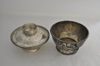 總督府徽紋雙繫環帶蓋銀碗三套組藏品圖，第3張