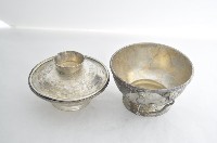 總督府徽紋雙繫環帶蓋銀碗三套組藏品圖，第3張