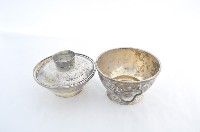 總督府徽紋雙繫環帶蓋銀碗三套組藏品圖，第3張