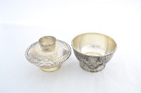 總督府徽紋雙繫環帶蓋銀碗三套組藏品圖，第3張