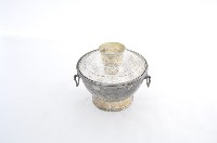 總督府徽紋雙繫環帶蓋銀碗三套組藏品圖，第1張