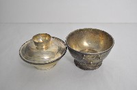 總督府徽紋雙繫環帶蓋銀碗三套組藏品圖，第3張