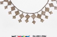 排灣族金屬製胸鍊藏品圖，第2張