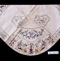 白色壽字刺繡肚兜藏品圖，第2張