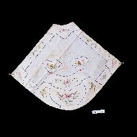 白色吉祥刺繡肚兜藏品圖，第1張