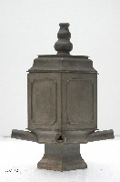 錫製葫蘆鈕方形四管柱香油臺藏品圖，第2張