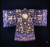 深藍色金紋吉祥繡樣道服藏品圖，第2張