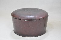 深紅褐色漆帶蓋圓形木盒藏品圖，第1張