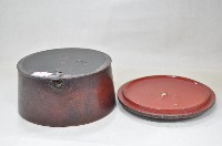 深紅褐色漆帶蓋圓形木盒藏品圖，第4張