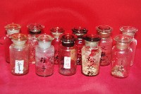 透明蓋塞廣口短頸圓形玻璃藥瓶（十一件）藏品圖，第1張