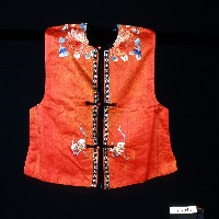 紅色花卉繡樣背心藏品圖，第1張