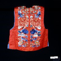 紅色花卉繡樣背心藏品圖，第2張