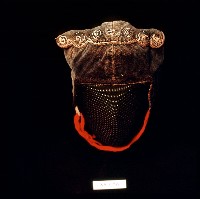 深色圓紋繡樣童帽藏品圖，第1張