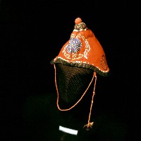 紅色如意雲紋綉樣童帽藏品圖，第1張