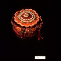 深色吉祥繡樣童帽藏品圖，第2張