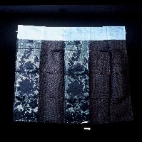 紗羅絲緞繡花貝釦馬面裙藏品圖，第1張