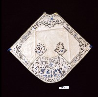 功名祈求刺繡扇形口袋肚兜藏品圖，第1張